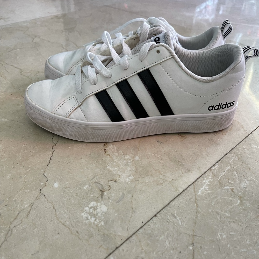 Adidas Sneaker
